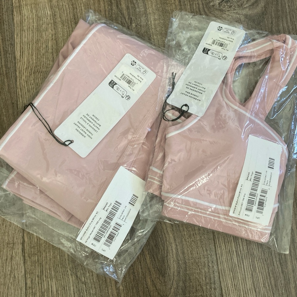 Alo Airbrush Heart Throb Ballet Pink Bra Leggings Set in XS - Picture 2 of 2